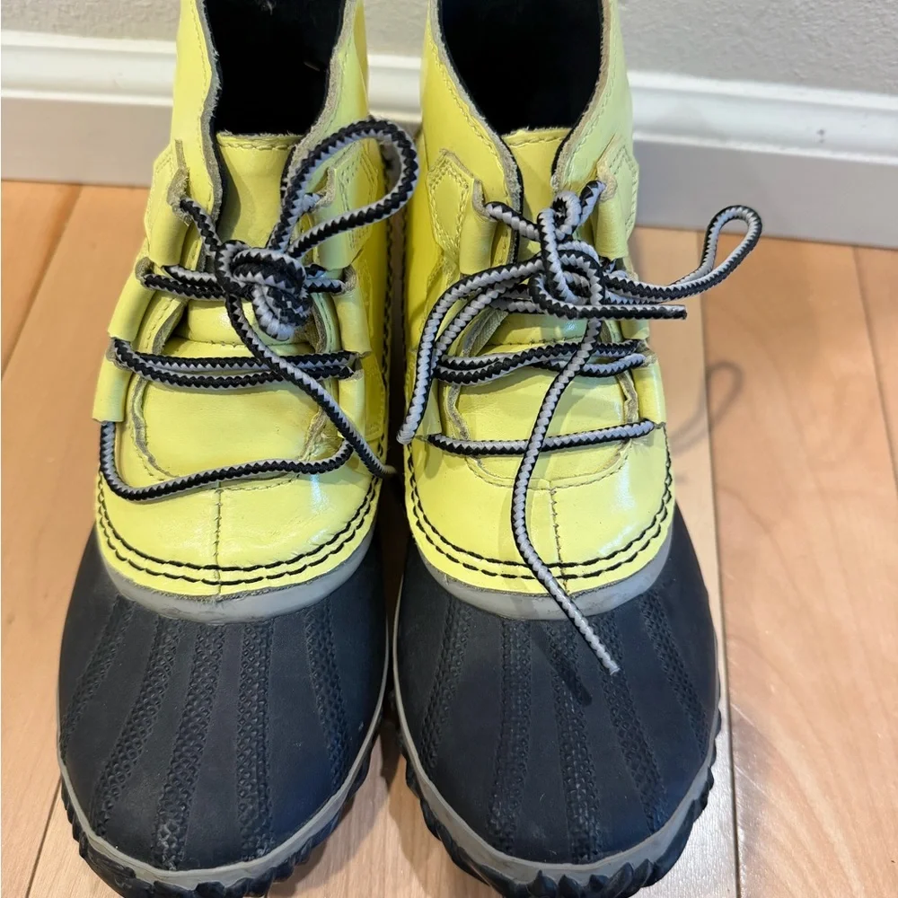 Sorel Out N About Chelsea waterproof duck boot.